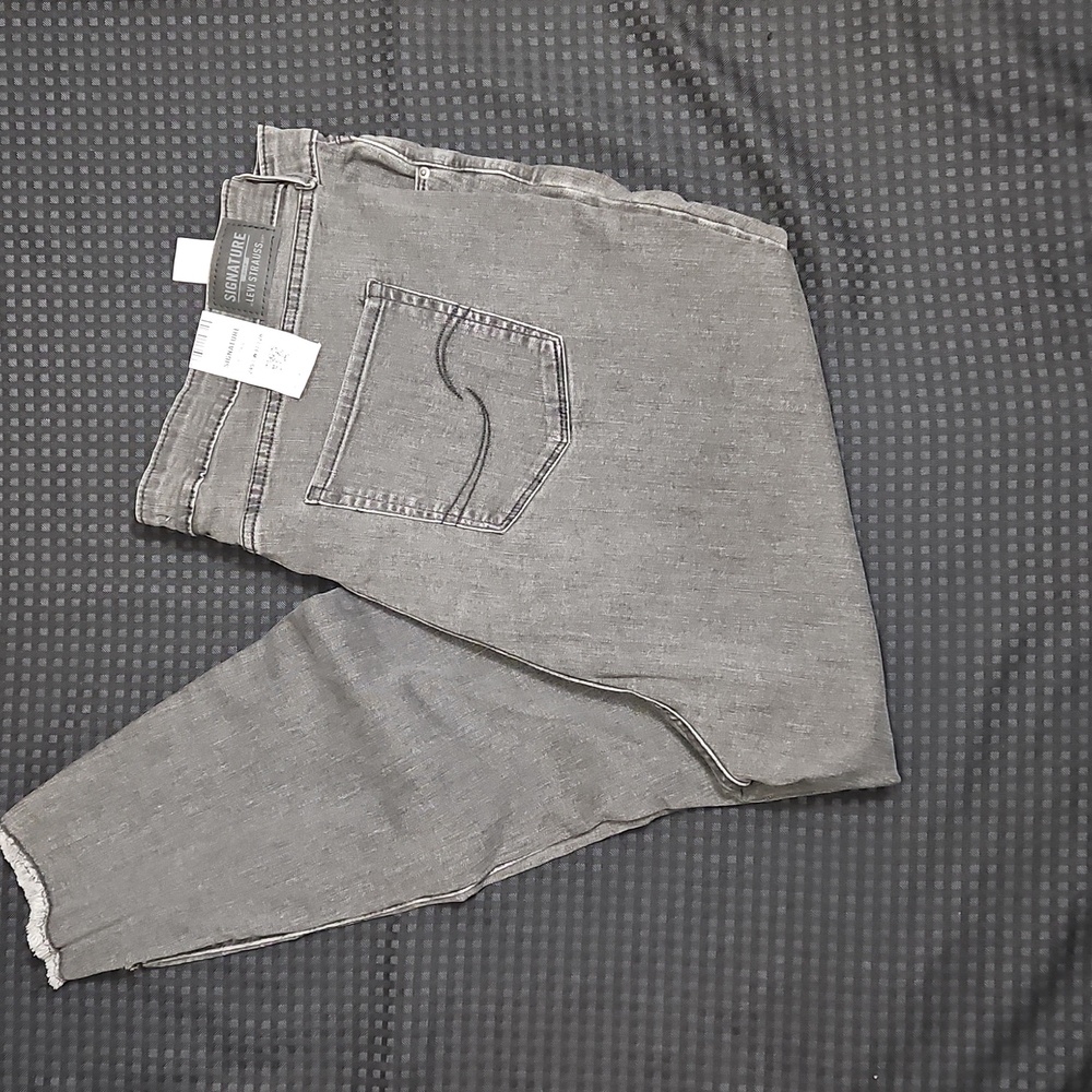 Signature Gold Levi's , High Rise Skinny Jeans, Size 24S W37 L28